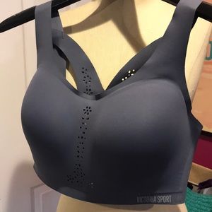 Victoria’s Secret sports bra, 34DDD, EUC, grey 💙
